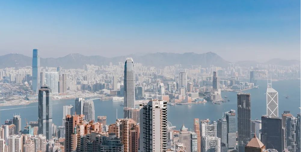 抢人了！香港移民政策大变天，内地人士拼命抢香港身份！！！